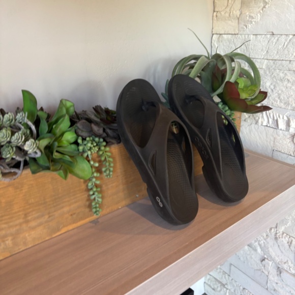 OOFOS Original Recovery Sandal. Black - Unisex - Picture 3 of 5